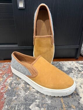 Sorel Men's Slip-On Loafers in Tan and Gray Felt